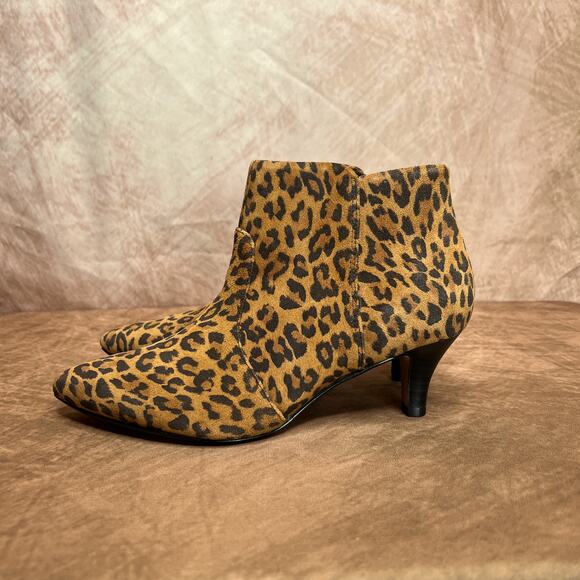 Clarks Collection Ankle Boots Suede Leopard Print Pointed Toe Kitten Heel 6.5M - Picture 2 of 12